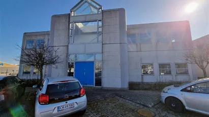 Velbeliggende lejemål på ca. 1.000 til kontor, undervisning, showroom m.m. Velbeliggende lejemål på ca. 1.000 til kontor, undervisning, showroom m.m.