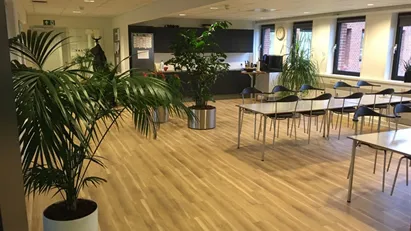 Aarhus Syds største kontorfællesskab | Egen kantine | 250+ gratis P-pladser | Kontorer fra 15 m² - 44 m² Aarhus Syds største kontorfællesskab | Egen kantine | 250+ gratis P-pladser | Kontorer fra 15 m² - 44 m²